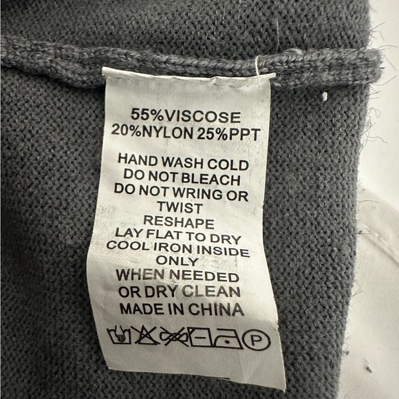 YAL New York Gray Stripe Sleeve Layered Faux Shirt Hem Sweater Size Large - Picture 2 of 7